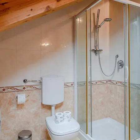 아파트 No Lift, 2 - Tutti P4zzi Per 토리노