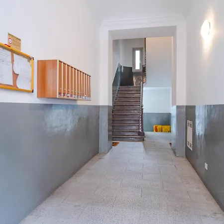 No Lift, 2 - Tutti P4zzi Per Lägenhet